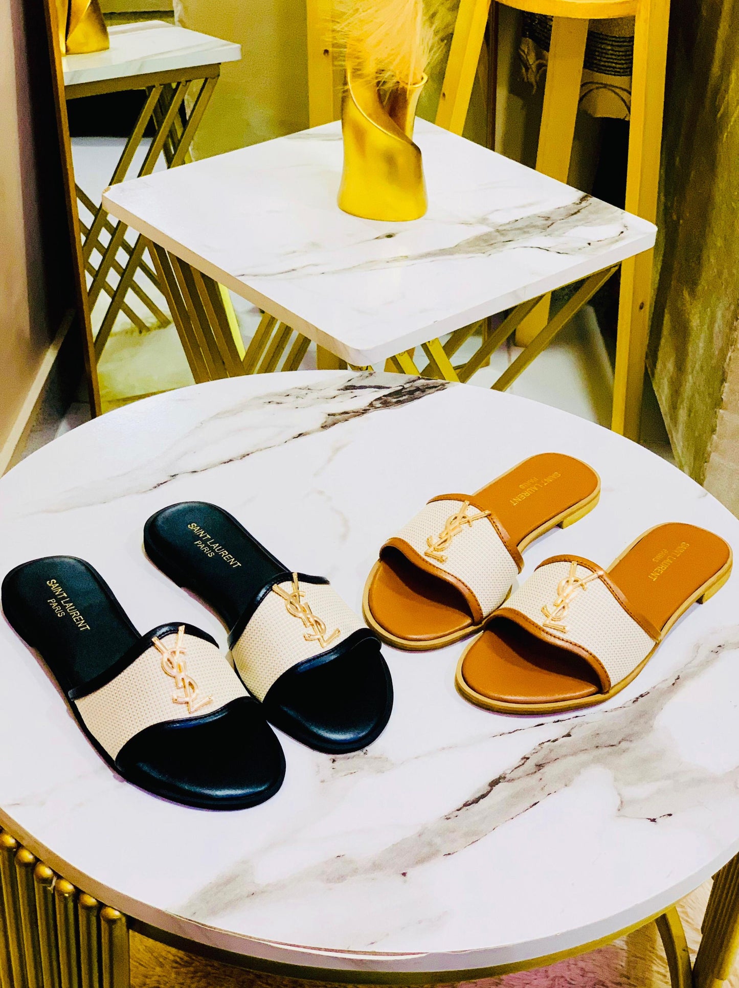 CHIC Flats in 2 amazing colors