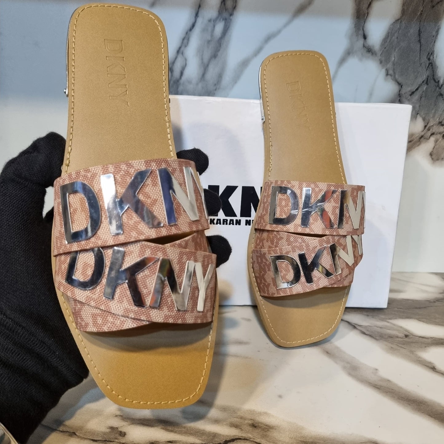 SIGNATURE SLIPPERS