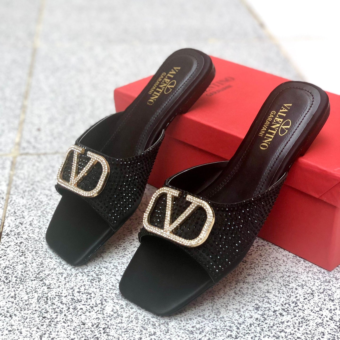 V STONE FLATS