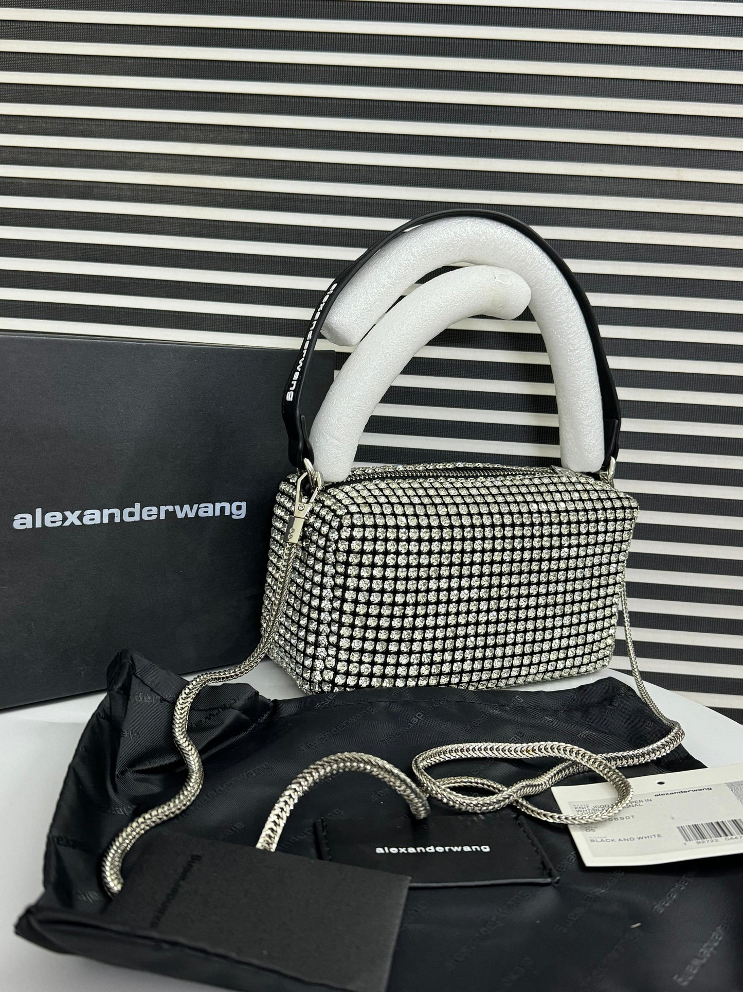 *Alexander W*
Heiress Pouch in Crystal Mesh -
