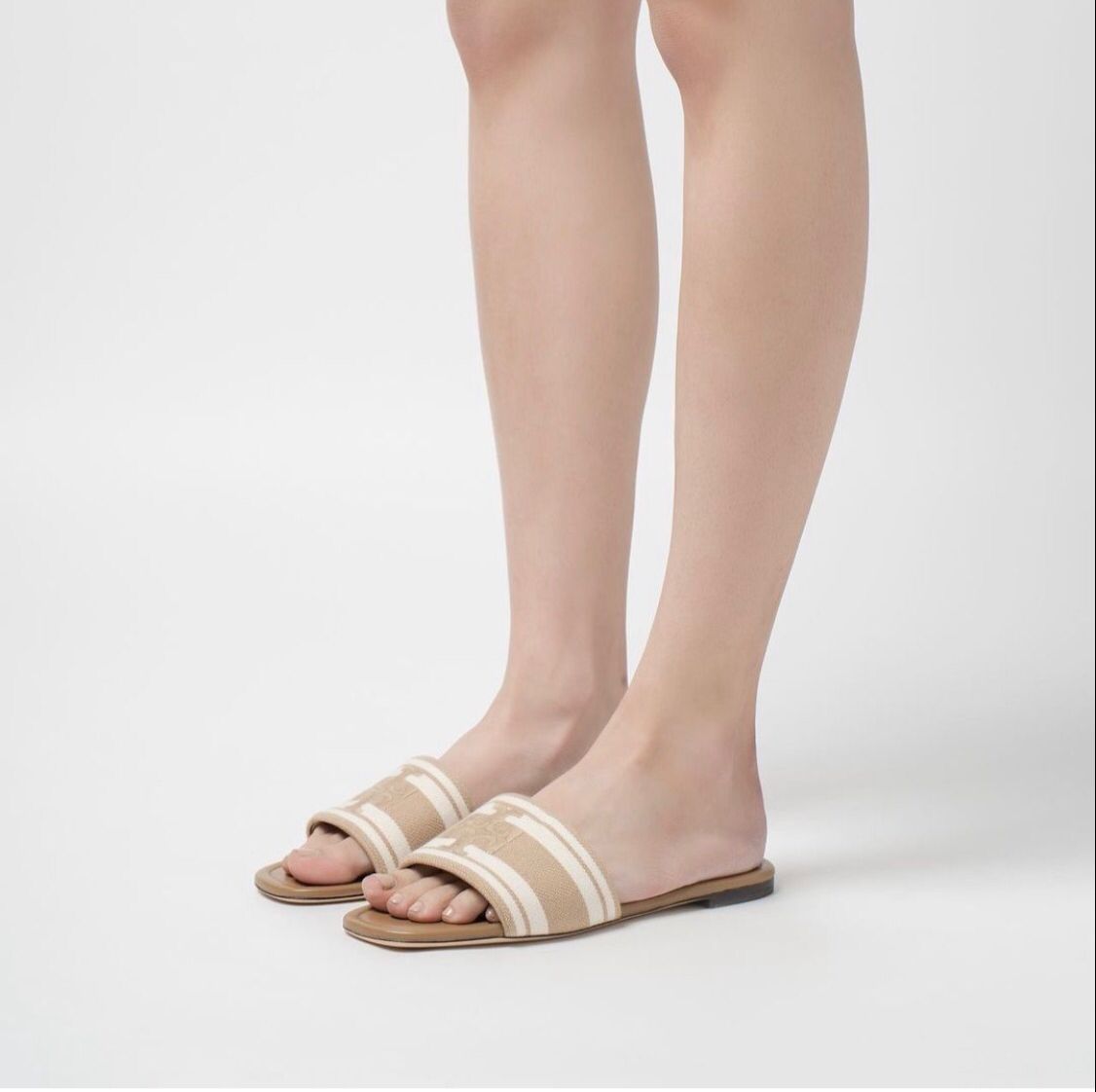 MOCO BEIGE FLAT