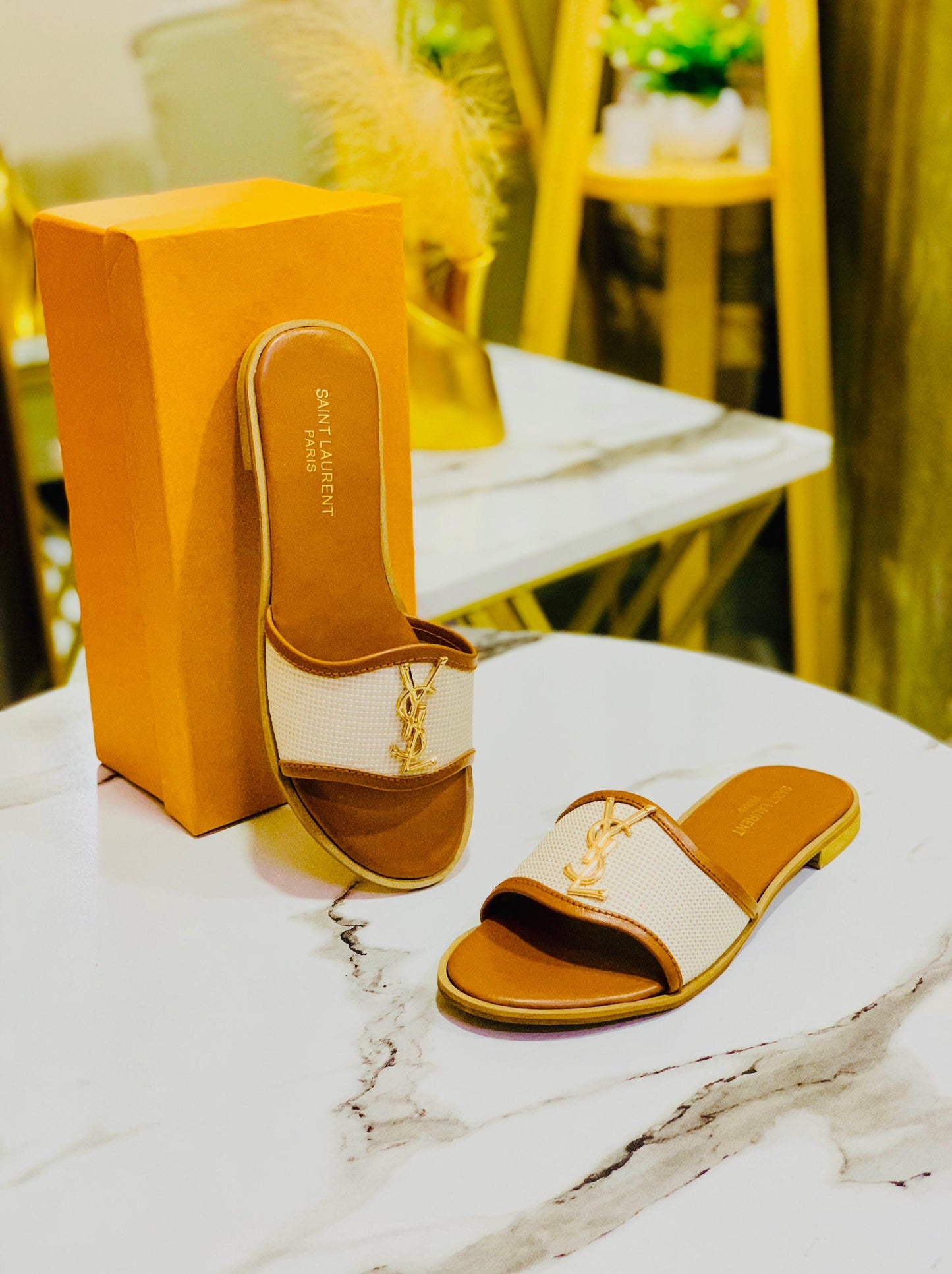 CHIC Flats in 2 amazing colors