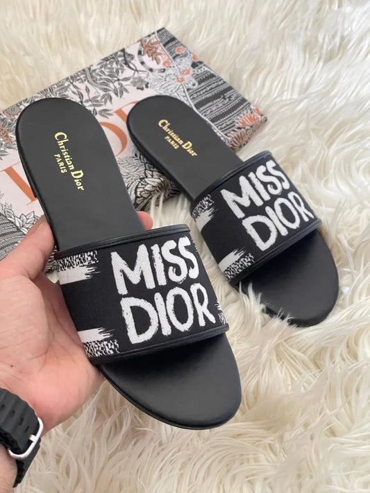Miss D Flat black