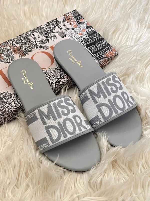 Miss D Flat Grey