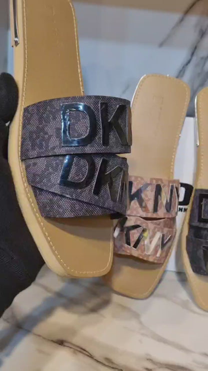 SIGNATURE SLIPPERS