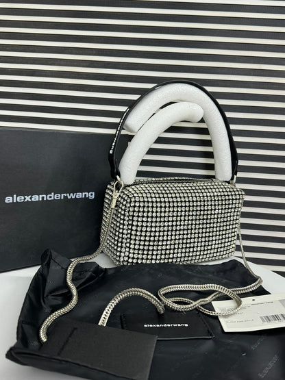 *Alexander W*
Heiress Pouch in Crystal Mesh -